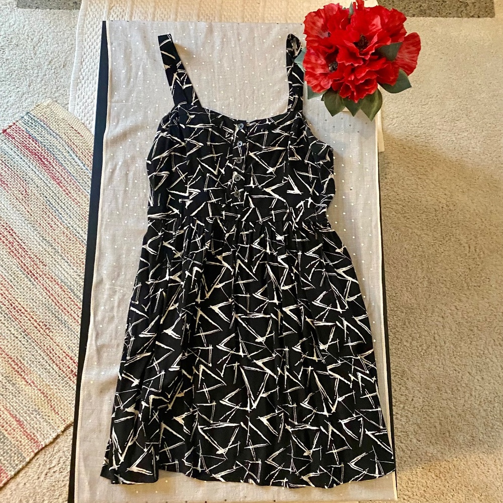 Women’s Forever 21 Black and Cream Dress Size Medium